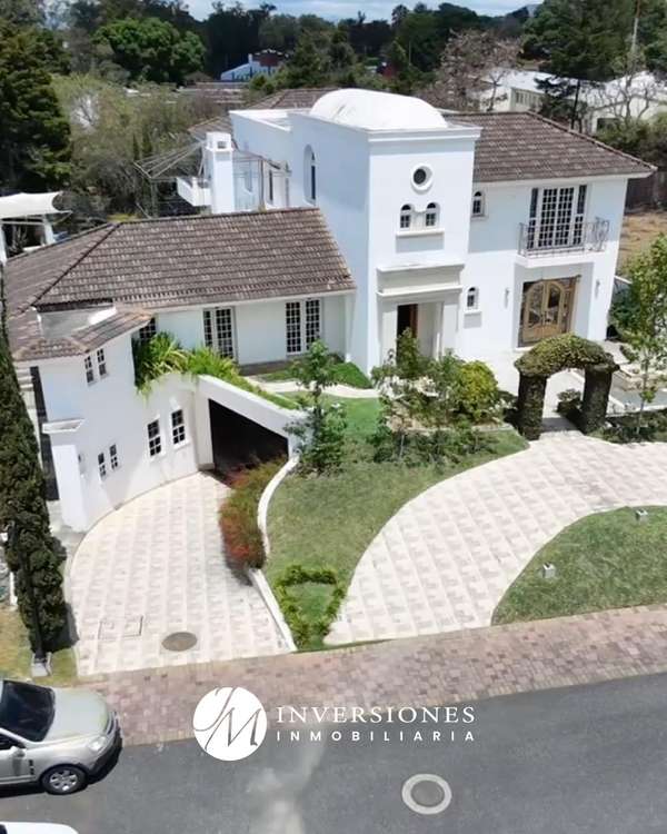 Mansión en Venta de 5 Dormitorios en zona 16