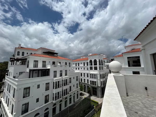 Amplio Apartamento de 3 Habitaciones + Servicio en Lirios III | Cayalá
