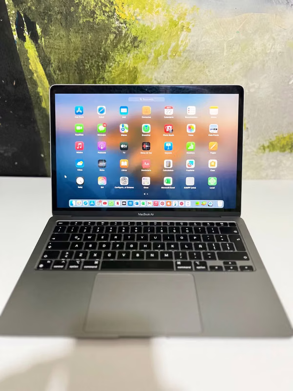 MacBook Air M1 - 98% battery status with original charger
