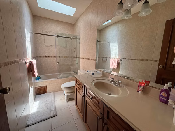 CASA EN VENTA EN COLINAS DE CASTEL, FRAIJANES  AMPLIO JARDIN - J