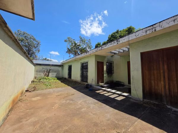 TERRENO CON CONSTRUCCION EN VENTA, COLONIA EL CARMEN, ZONA 12 | Dentro de Garita | (J)