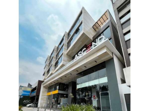  OFICINA EN VENTA – 35 M² + AMUEBLADA | EDIFICIO ASCEND | ZONA 9