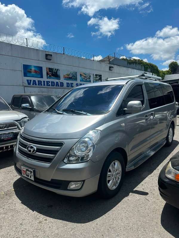 Microbús Hyundai Starex Vgt 2018 Automática y Tiptronic Turbo Diesel Super Económica
