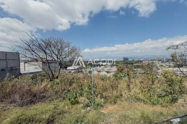 Terreno en Zona 17