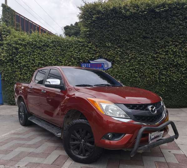 Mazda Bt-50 4x4 Dbl. Cab. de agencia  Modelo 2015