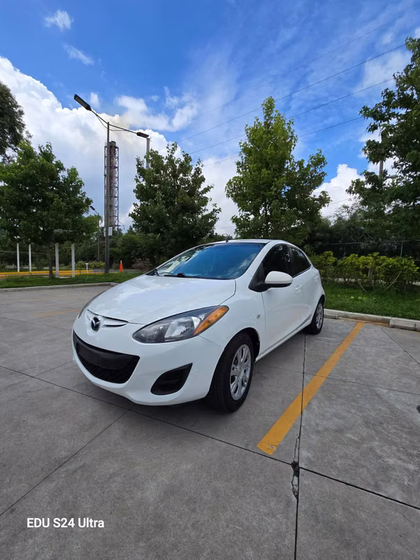 Impecable mazda2 sport año 2014,, Recien ingreso de California 