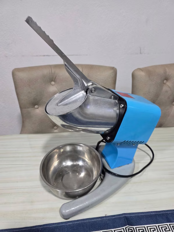 Machine for making electric granates