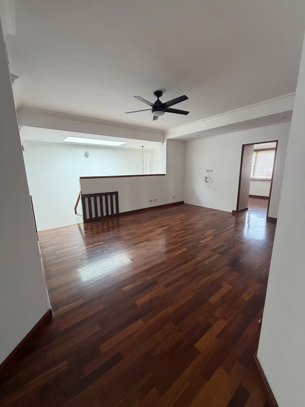 HOUSE FOR RENT IN AREA 10, 4 UNDER ROOF PARKING, A / C IN ALL ENVIRONMENTS
