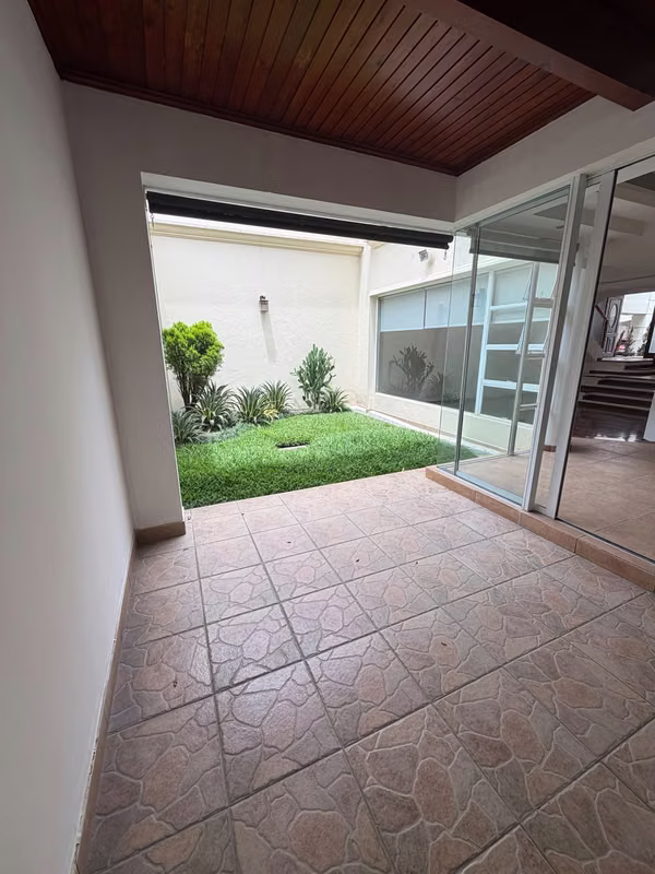 HOUSE FOR RENT IN AREA 10, 4 UNDER ROOF PARKING, A / C IN ALL ENVIRONMENTS