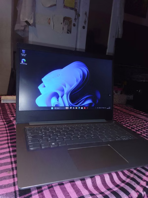 Lenovo ideapad 3 14 pulgadas| 4 Ram| 199 GB almacenamiento 