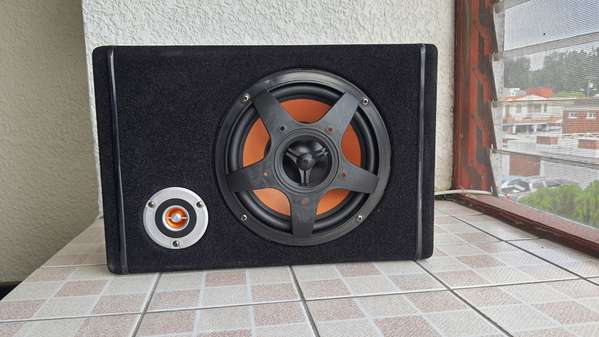 Subwoofer amplified horn for your vehicle, No cables