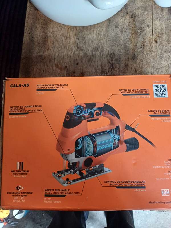 Sierra caladora Truper de 750 Watts