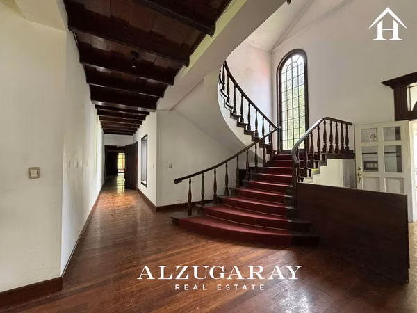 9-block property with mansion, ideal for hotel projects
