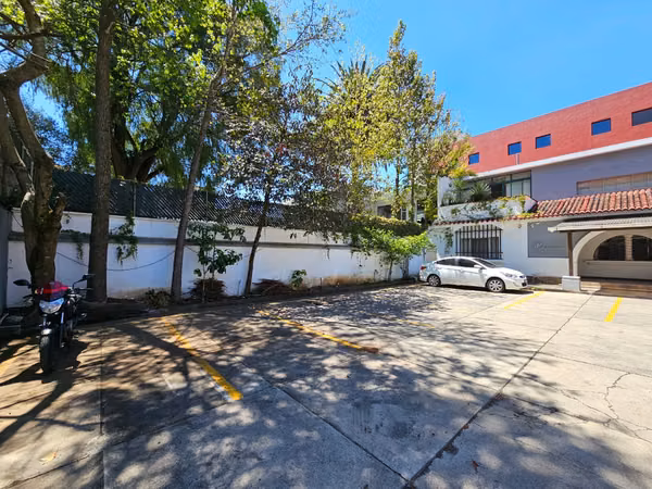 CASA EN ALQUILER PARA OFICINAS – ZONA 10 ( J )