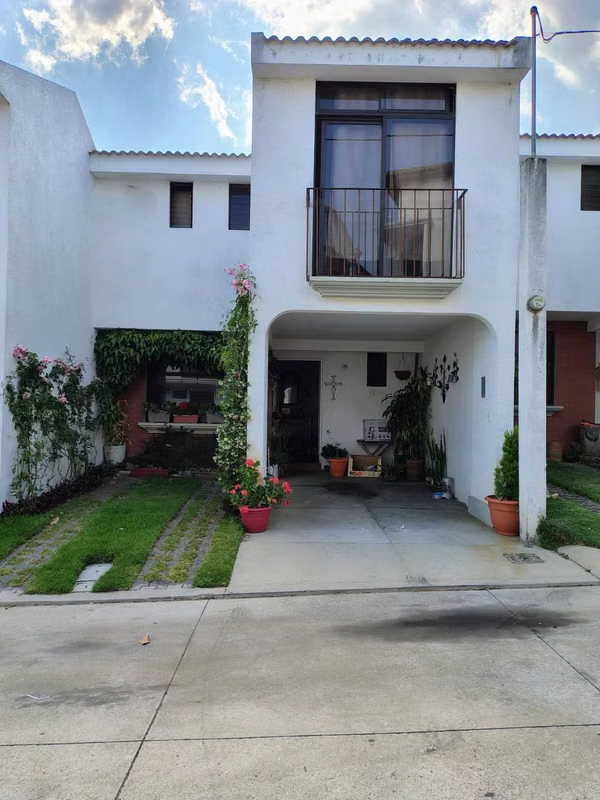 CASA for Sale, Santa Lucia Milpas Alta!