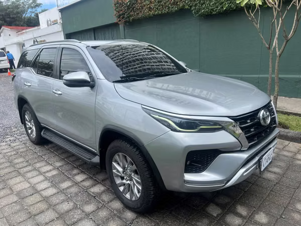 VENDO TOYOTA FORTUNER 2024 NITIDA 4X4