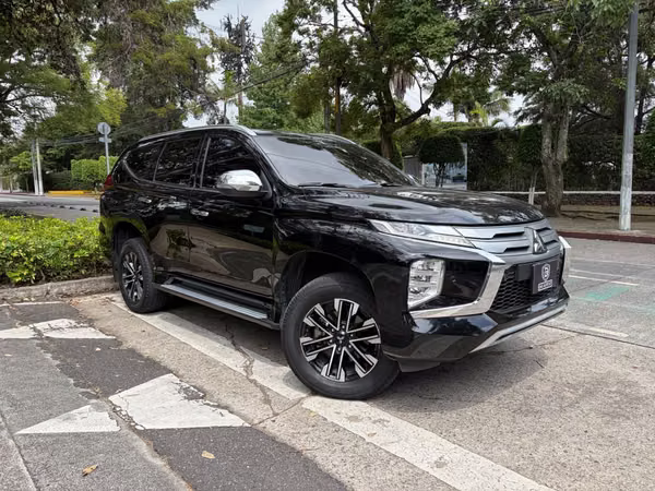 Mitsubishi Montero Sport de Agencia Modelo 2022