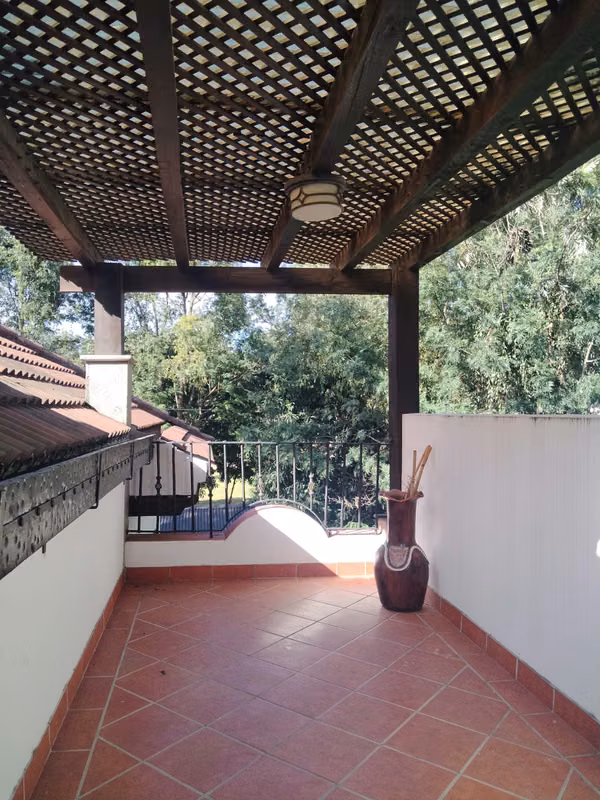 SALE OF HOUSE IN OLD GARDENS