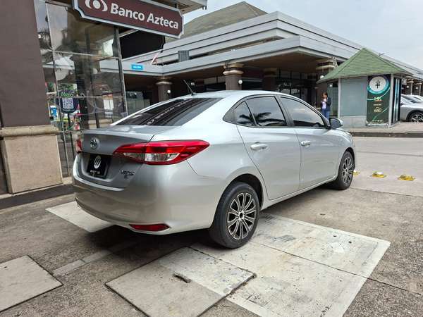 TOYOTA YARIS E DE AGENCIA 2019