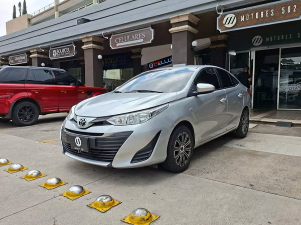 TOYOTA YARIS E