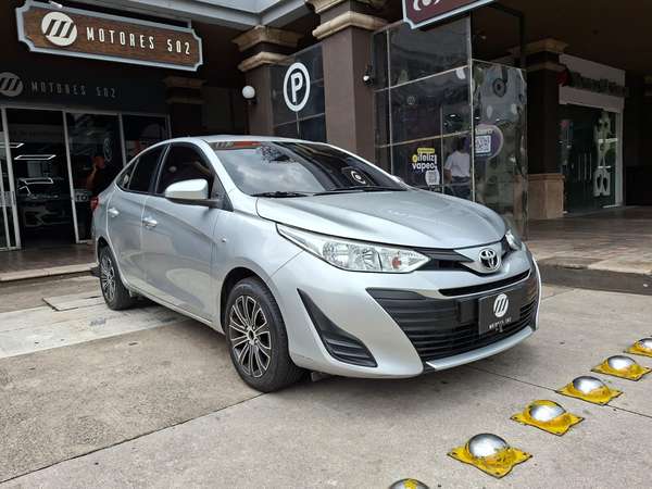 TOYOTA YARIS E DE AGENCIA 2019
