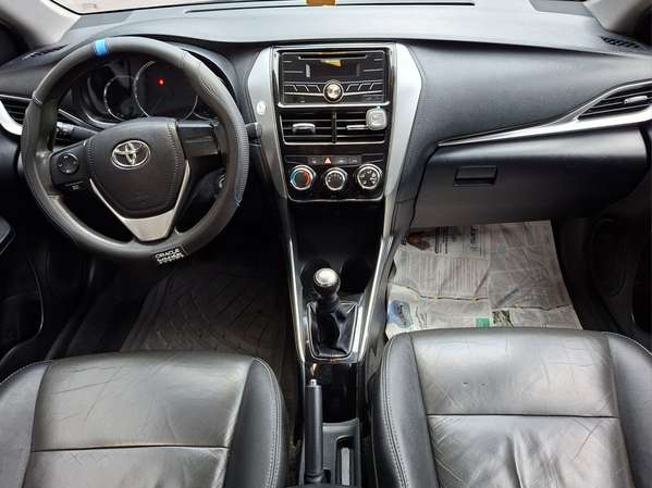 TOYOTA YARIS E DE AGENCIA 2019