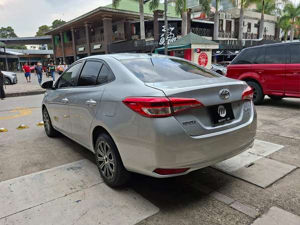TOYOTA YARIS E DE AGENCIA 2019