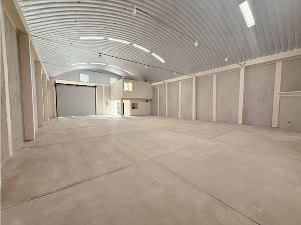  BODEGA EN RENTA – 325 M² + OFICINA | ENTRADA DE JALAPA