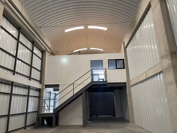 OFIBODEGA EN VENTA/RENTA KM 13 SANTA ROSALÍA | 11 M DE ALTURA, OFICINAS Y 5 PARQUEOS | PV