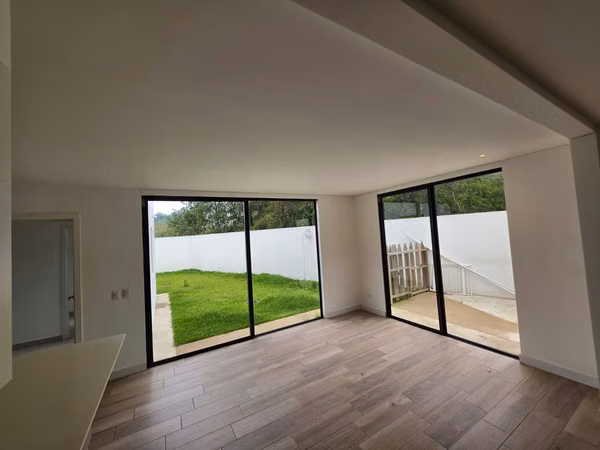 CASA EN VENTA PORTAL DEL BOSQUE IV | AMPLIO JARDÍN, 5 PARQUEOS Y CLUB CON PISCINA | PV