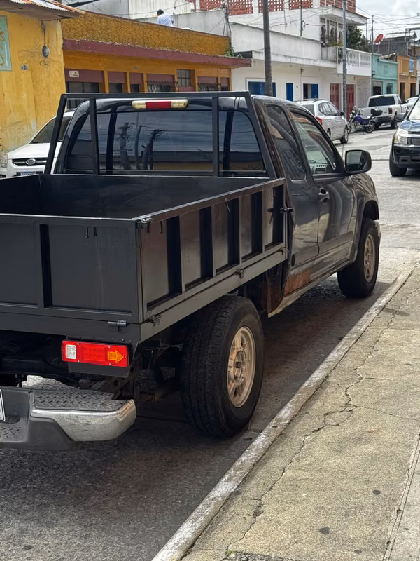 Isuzu pick up 200)