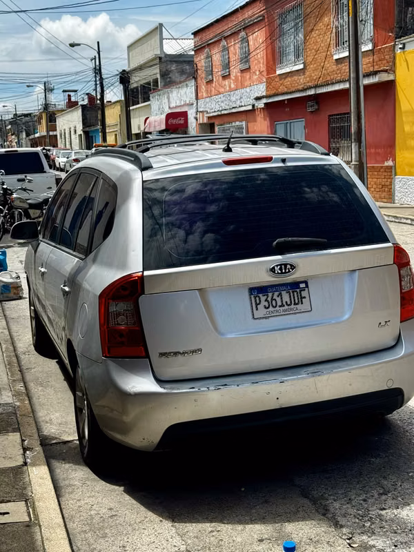 Kia Rondo 2008