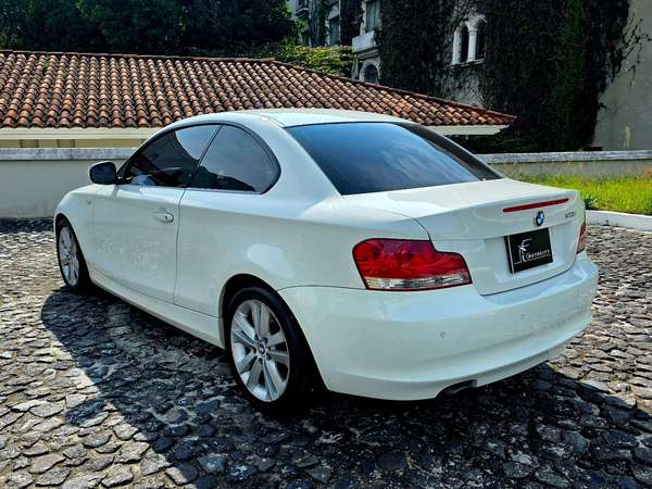 BMW 120i 2011