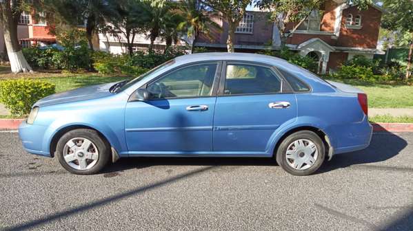Vendo Automóvil Chevrolet Optra