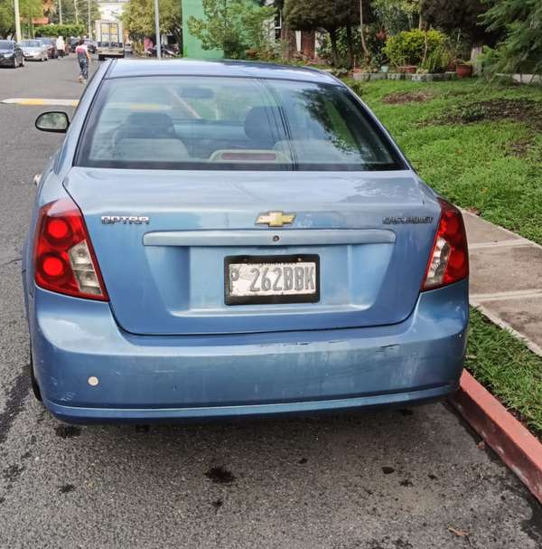 Vendo Automóvil Chevrolet Optra