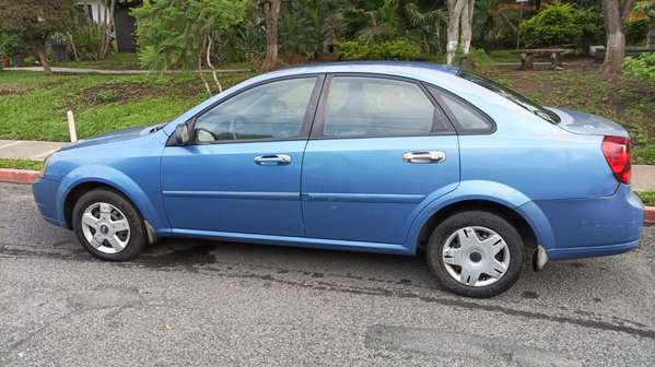 Vendo Automóvil Chevrolet Optra