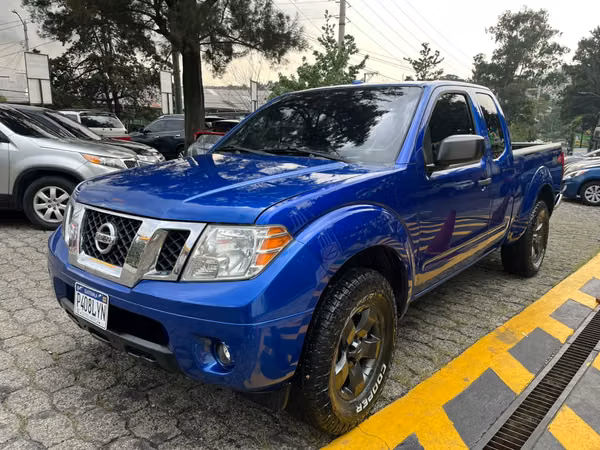 Nissan frontier automático 4x4 v6 2013