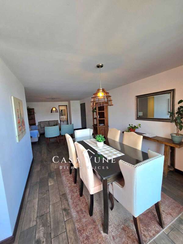 Apartamento en renta zona 10 amueblado de 3 habitaciones