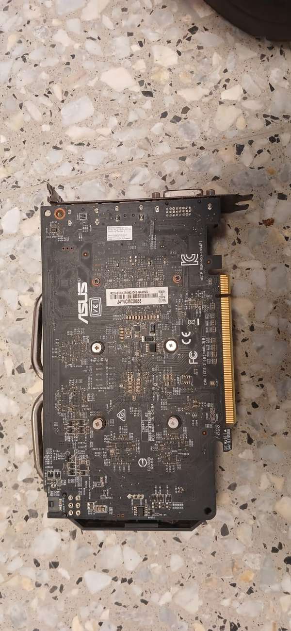 Tarjeta de Video ASUS ROG Strix RX 560 4GB – Excelente Estado / Silenciosa 