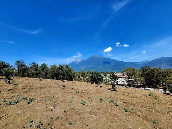 TERRENO 30X15 Calle Enfrente de 6 MTS en CIUDAD VIEJA, ANTIGUA GUATEMALA