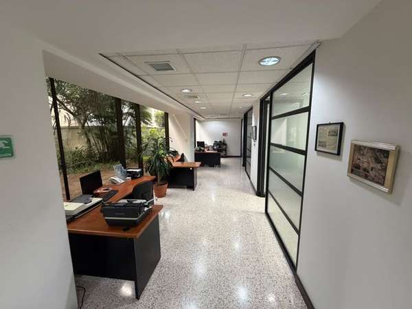 Oficina en Zona 10