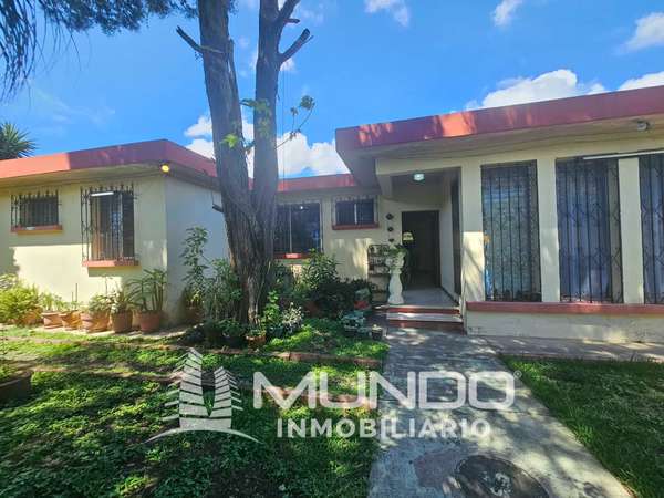 CASA CON TERRENO AMPLIO EN VENTA LAS CHARCAS ZONA 11