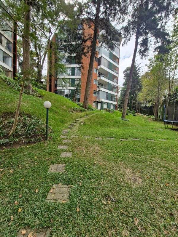 Penthouse en venta en km 8.5 carretera a El Salvador.