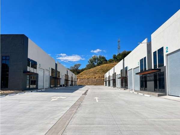  OFIBODEGA EN ALQUILER – 406.10 m²  | EMP. VILLA CANALES | ZONA 03