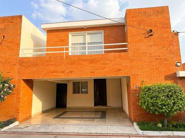 Casa en Renta en Bosques del Encinal I, zona 7 de Mixco