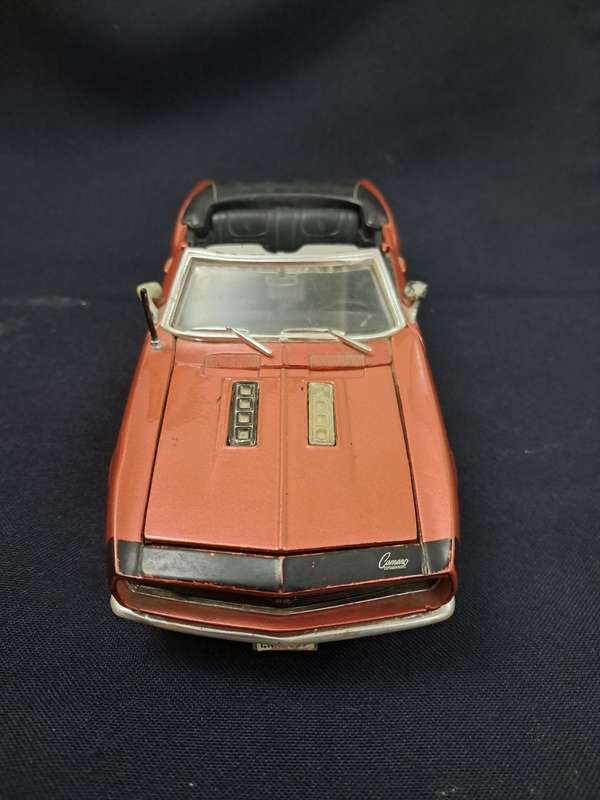 Carro de juguete marca chevrolet camaro ss 1968