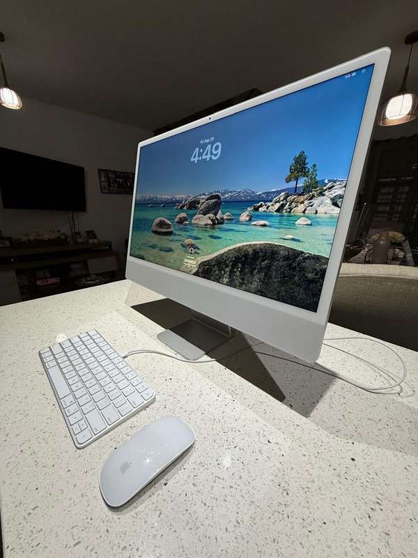 Apple iMac 24” Retina 4.5K — M1 — 16GB RAM — 256GB SSD
