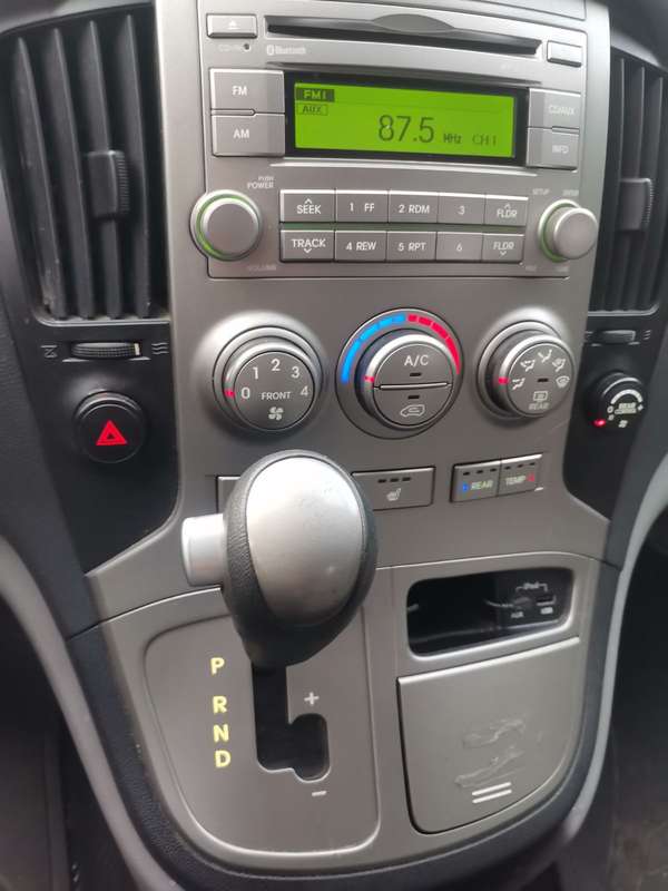 microbus hyundai grand starex