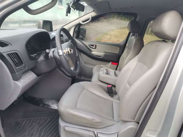 microbus hyundai grand starex
