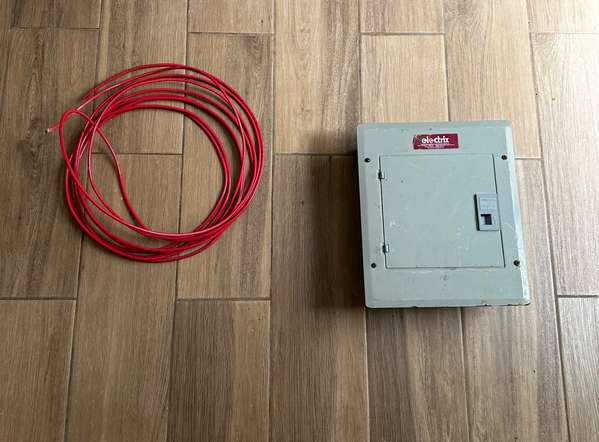 ¡VENDO CAJA ELÉCTRICA ELECTRIX + CABLE! 